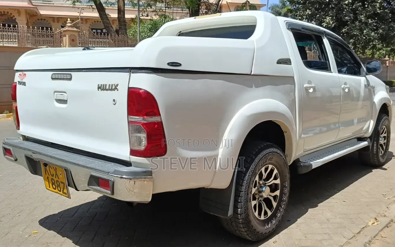 Toyota Hilux 2015 White