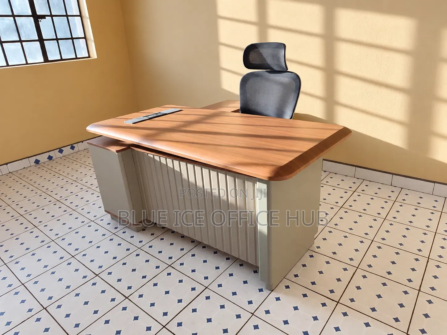 Modern Executive Office Desk With Storage Cabinet