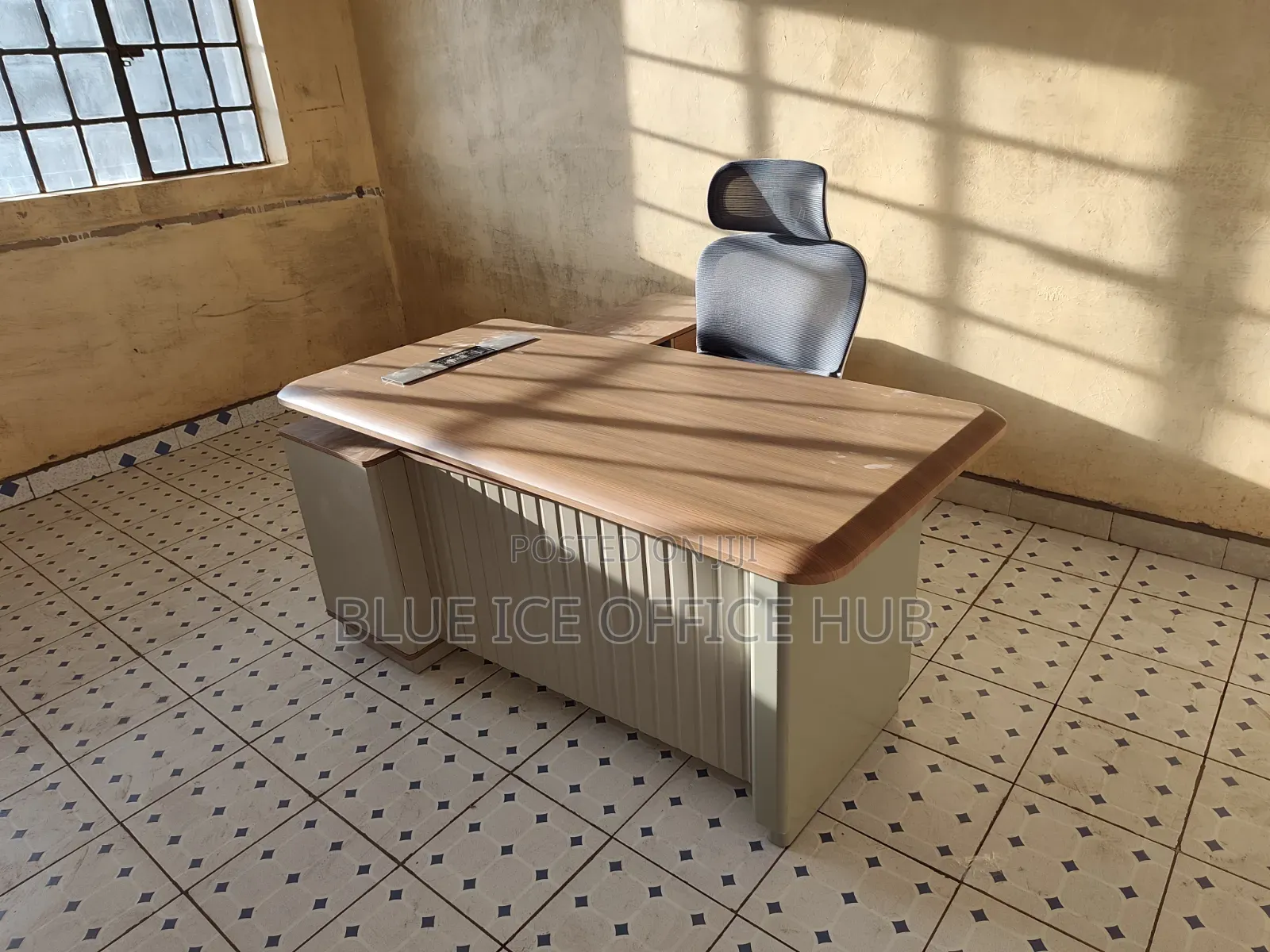 Modern Executive Office Desk With Storage Cabinet