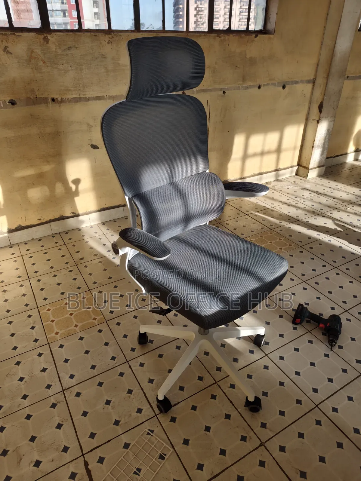 Ergonomic High Back Office Chair With Headrest.