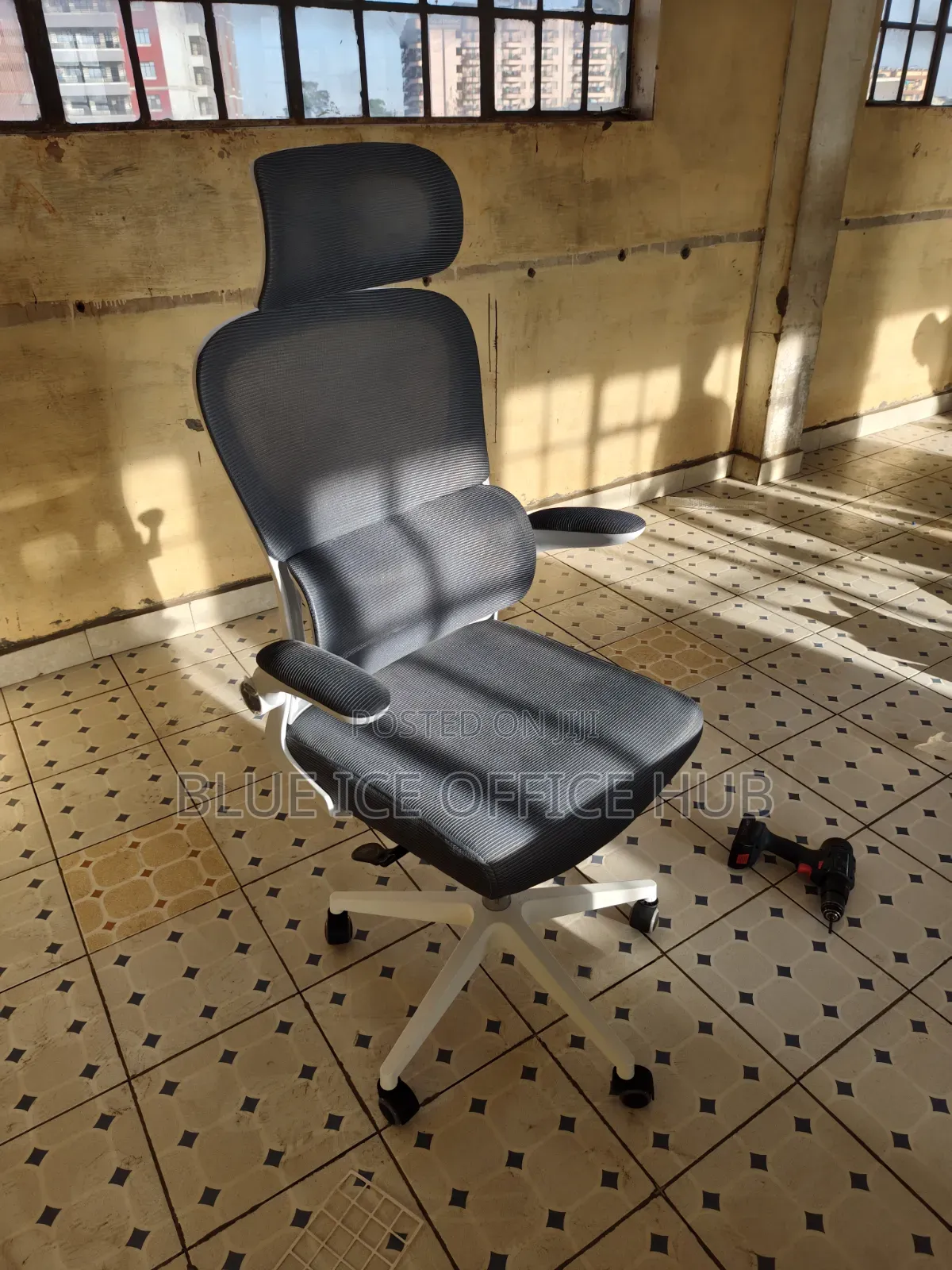 Ergonomic High Back Office Chair With Headrest.