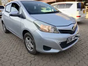 Toyota Vitz 2014 Silver
