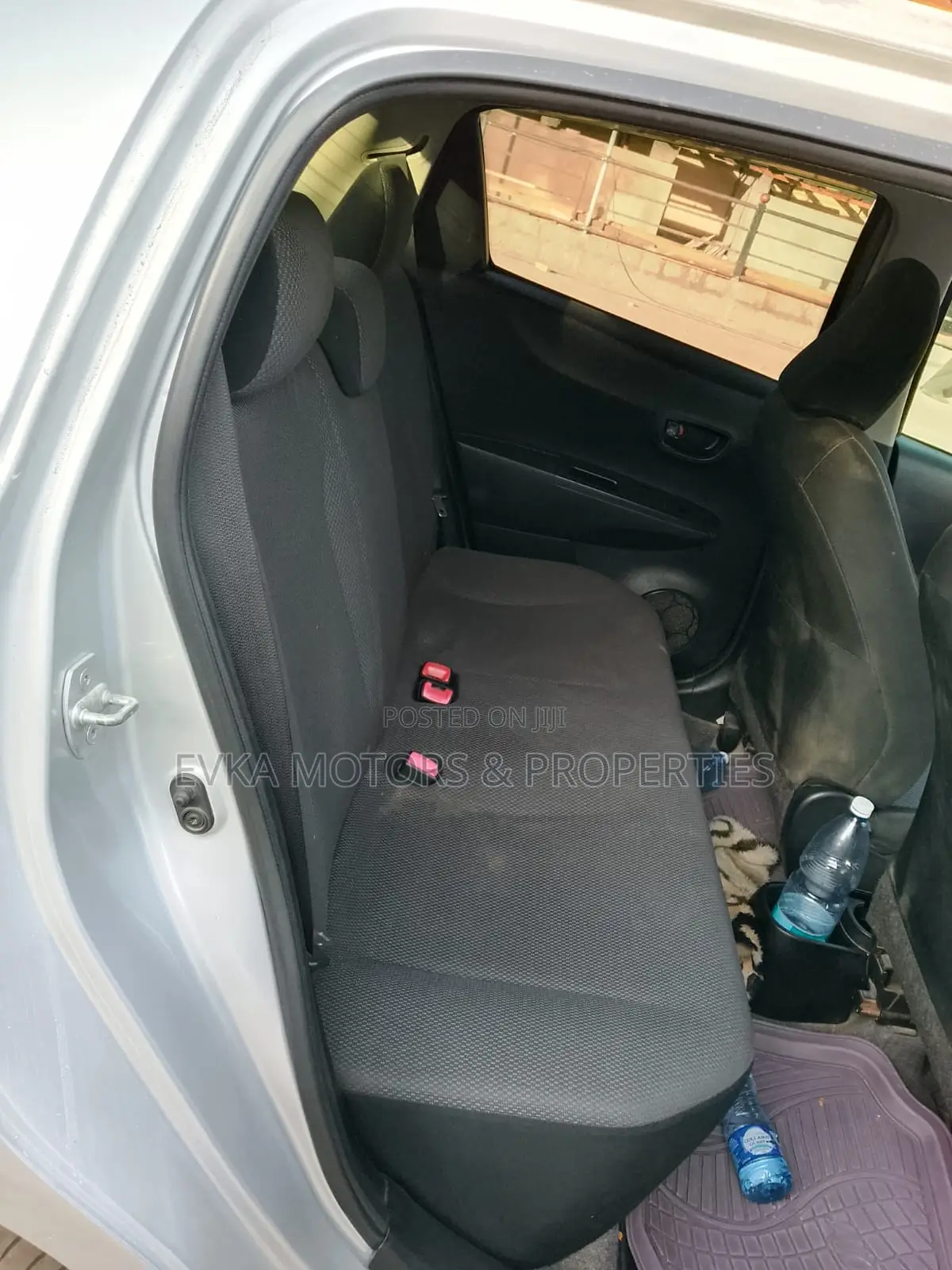 Toyota Vitz 2014 Silver