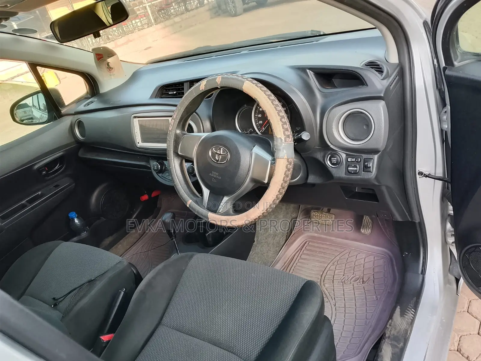 Toyota Vitz 2014 Silver