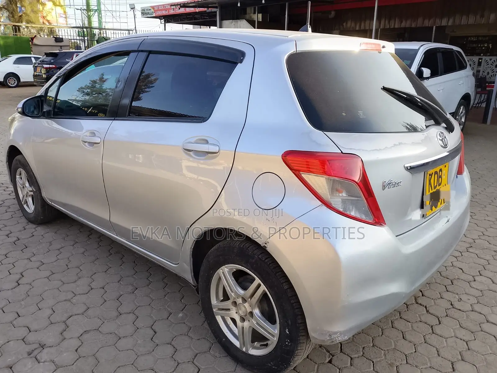 Toyota Vitz 2014 Silver