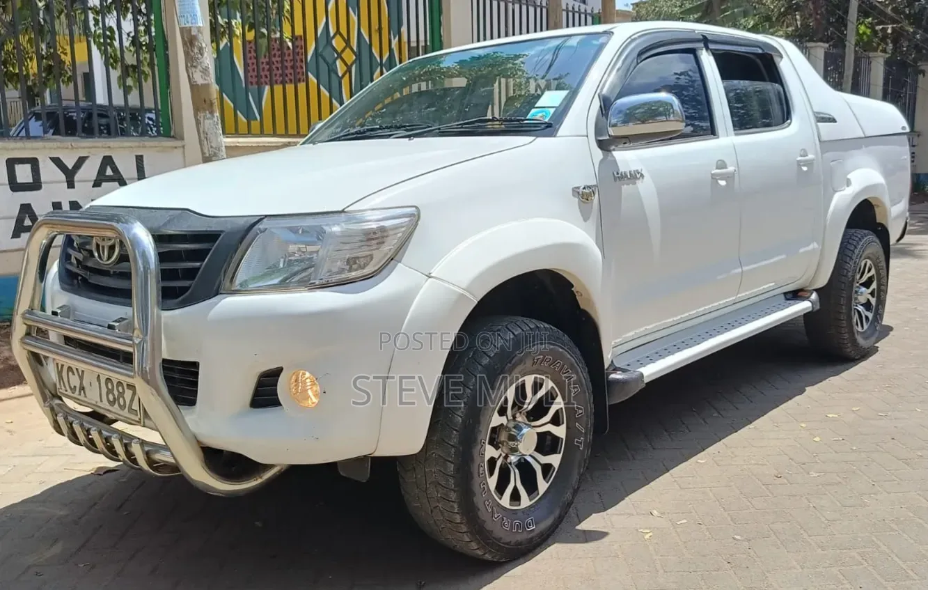 Toyota Hilux 2015 White
