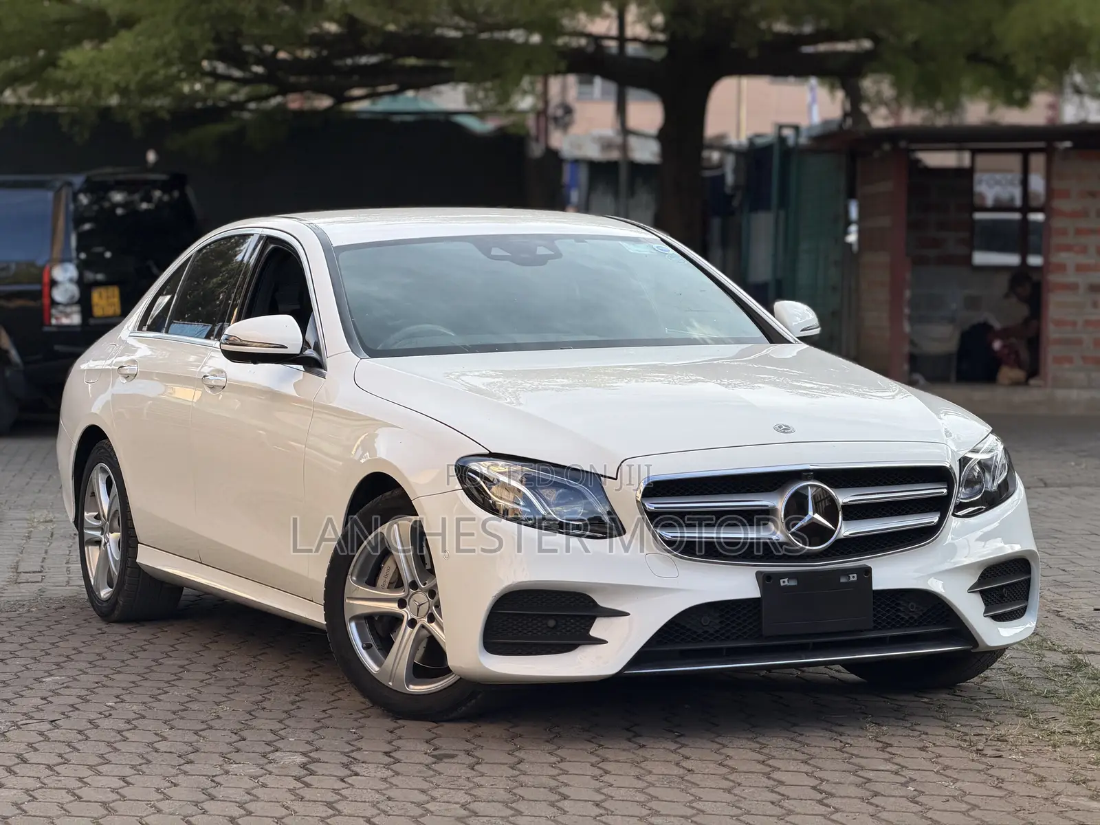 Mercedes-Benz E300 2019 White