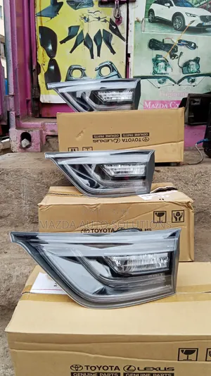 TOYOTA HARRIER ZSU60 TAILLIGHTS 2015 - 2019 Model