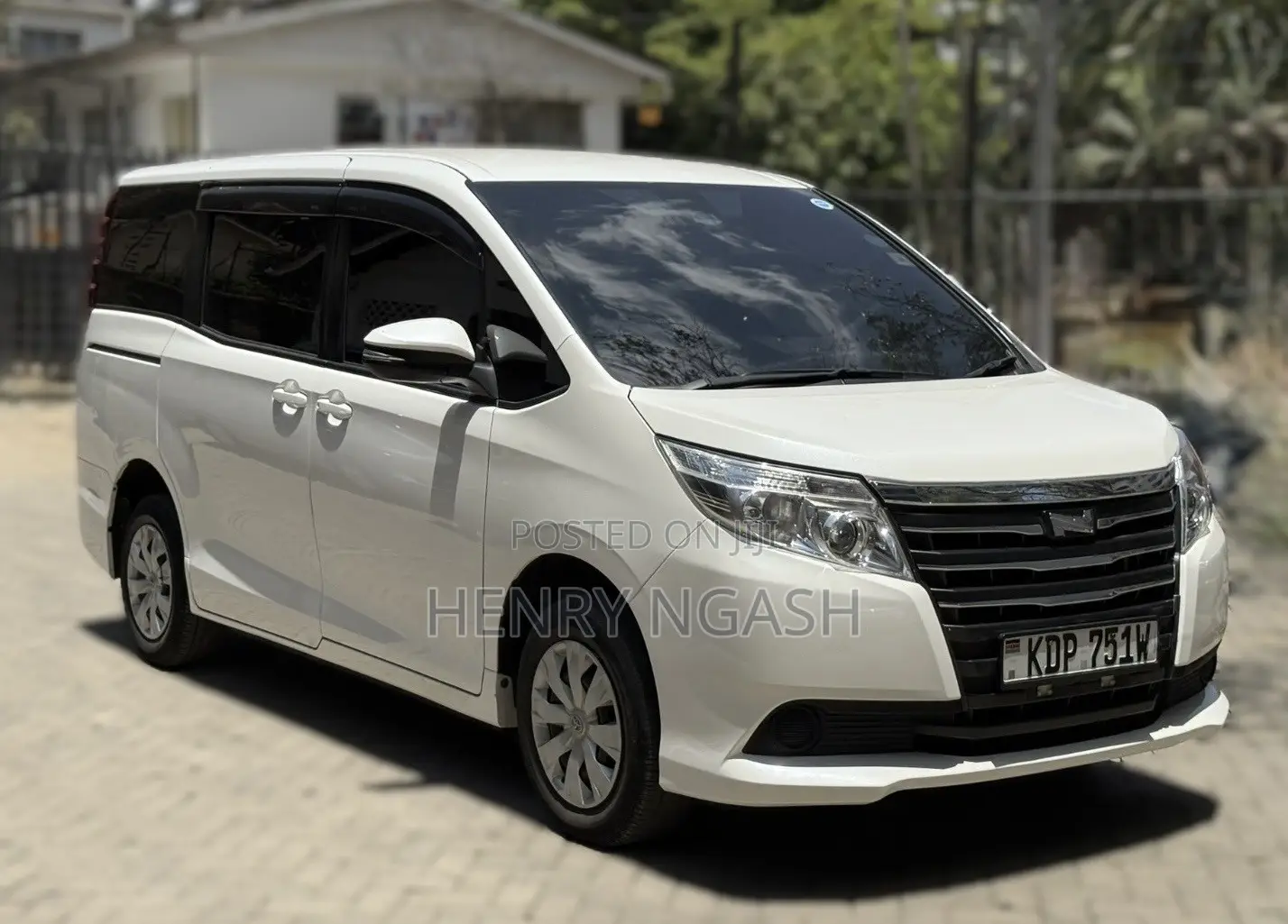 Toyota Noah 2017 White