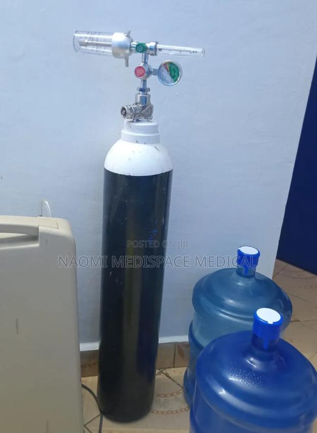Top Flow 1.36m3 Oxygen Cylinder Complete With Regulator, Flowmeter,Key - main view