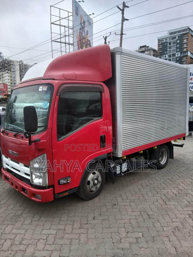 Isuzu Elf Truck - thumbnail 2