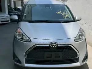 Toyota Sienta 2019 Silver