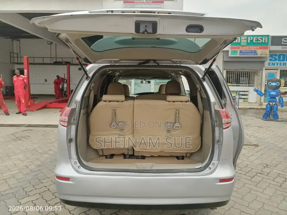 Toyota Estima 2007 Silver