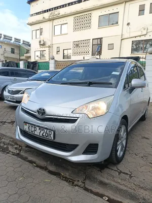 Toyota Ractis 2010
