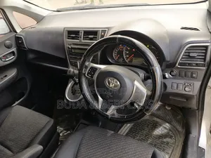 Toyota Ractis 2010