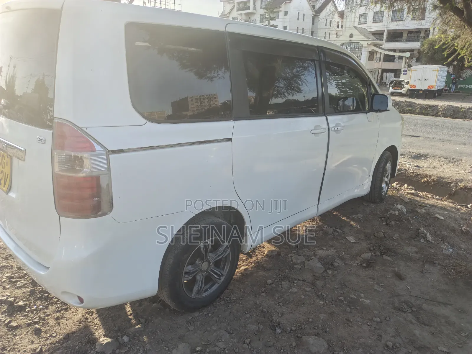 Toyota Noah 2009 White