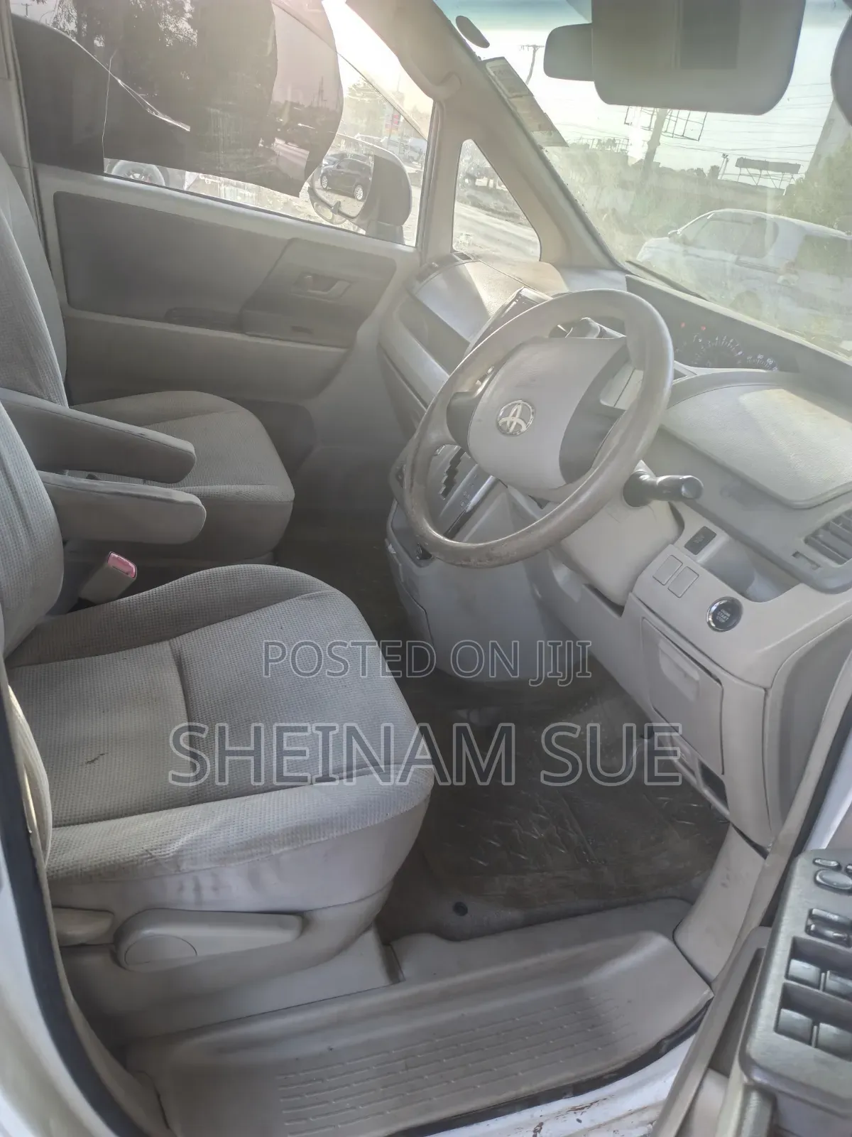 Toyota Noah 2009 White