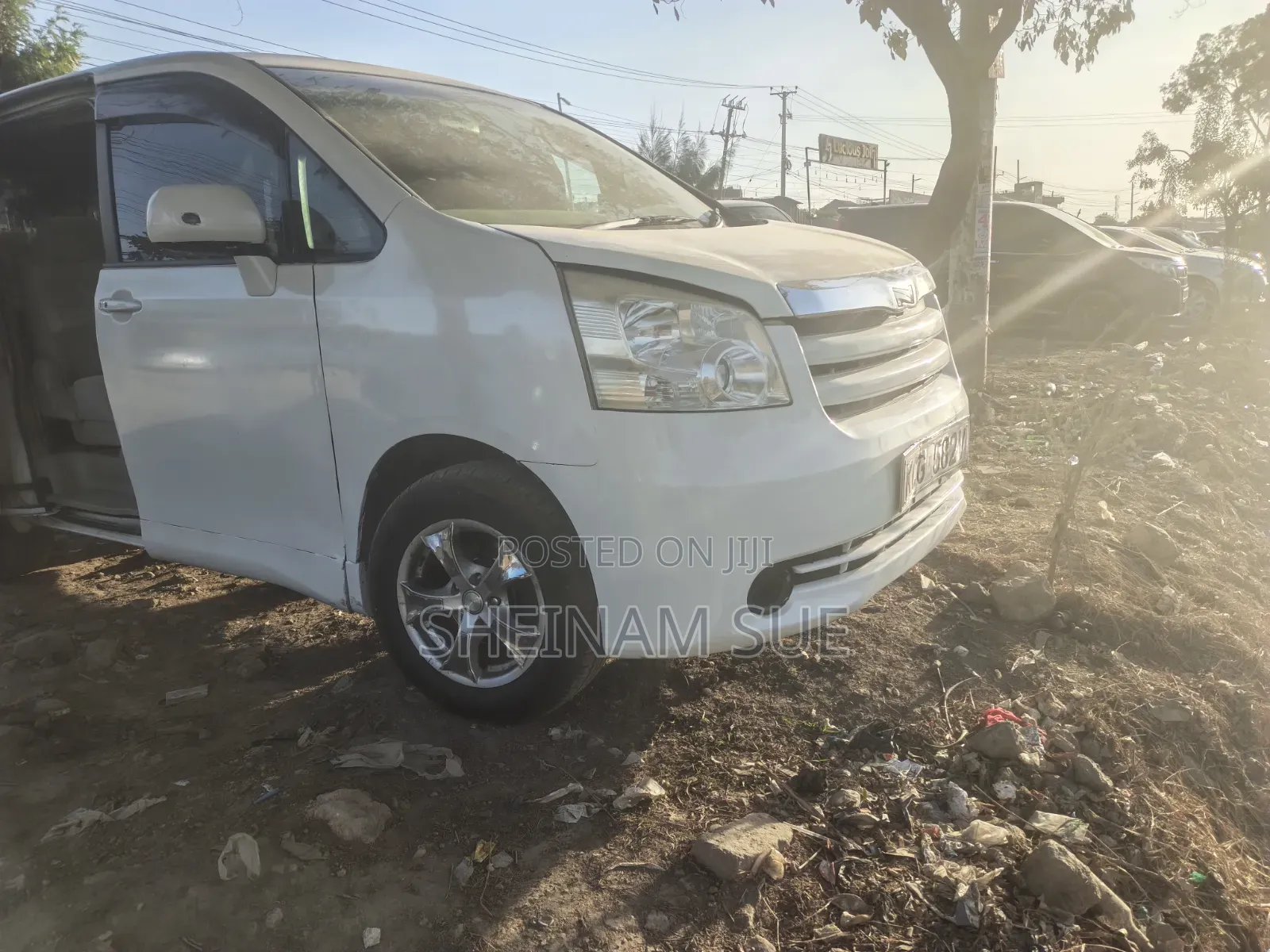 Toyota Noah 2009 White