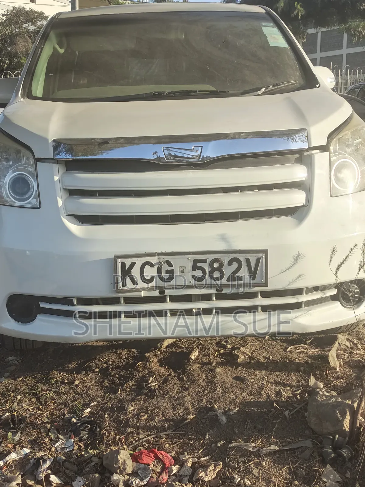 Toyota Noah 2009 White