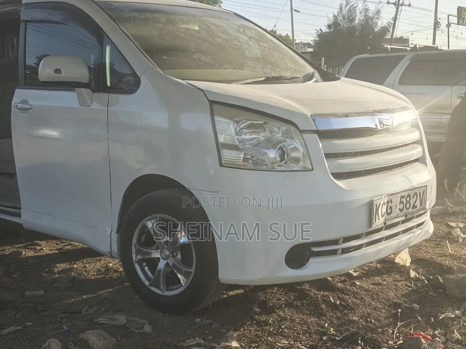 Toyota Noah 2009 White