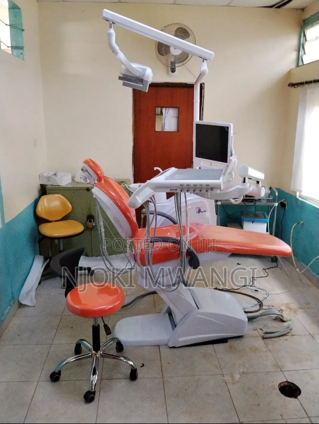 Dental Unit With Compressor