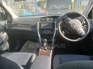 Toyota Premio 2019 Silver