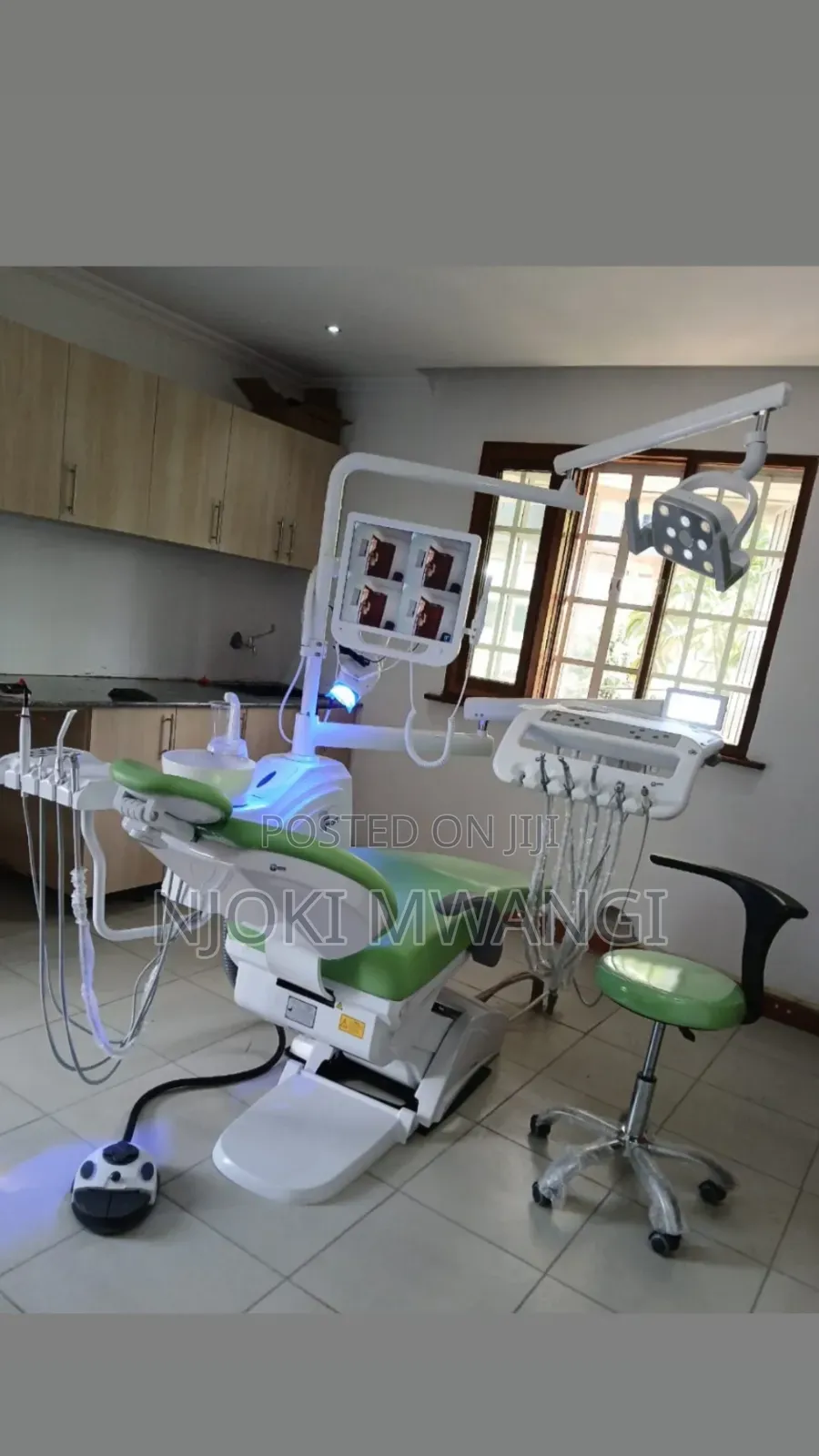 Dental Unit With Compressor