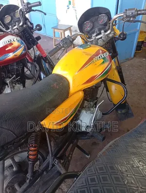 Bajaj Boxer 125 2023 Yellow
