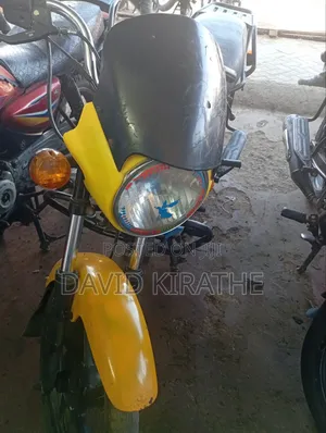 Bajaj Boxer 125 2023 Yellow
