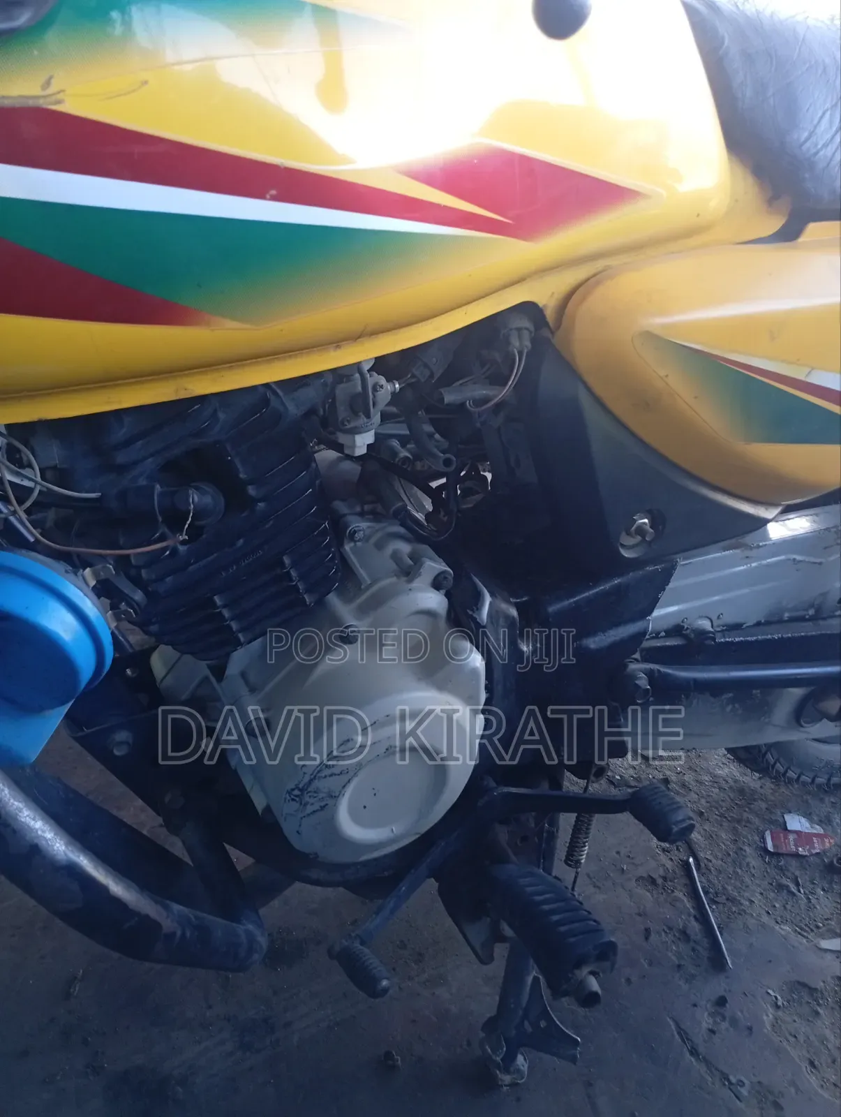 Bajaj Boxer 125 2023 Yellow