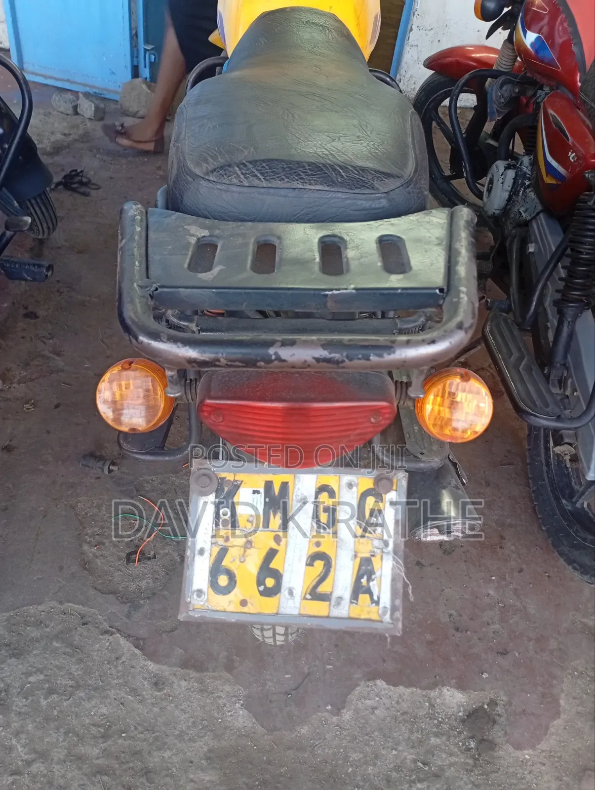 Bajaj Boxer 125 2023 Yellow