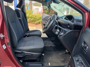 Toyota Sienta 1.5 FWD (6-seater) 2017 Maroon