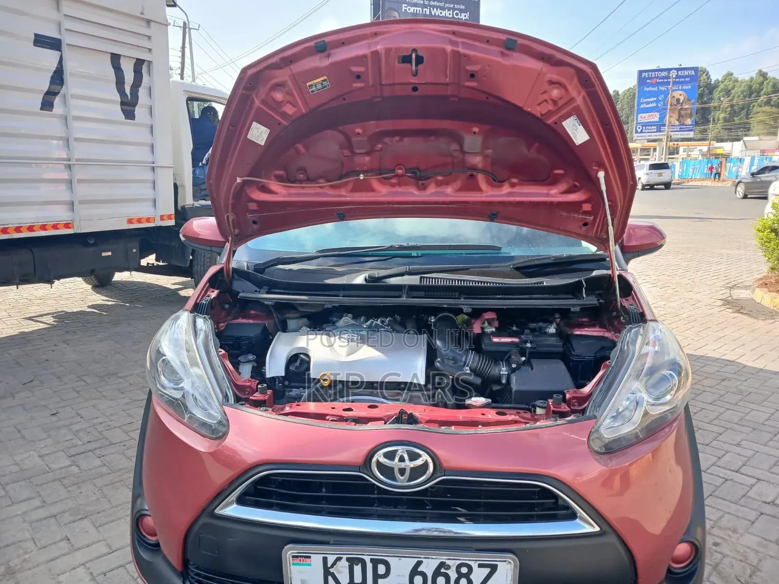 Toyota Sienta 1.5 FWD (6-seater) 2017 Maroon