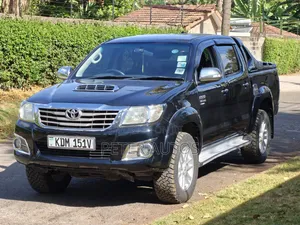 Toyota Hilux 3.0 D-4D 4x4 2014 White