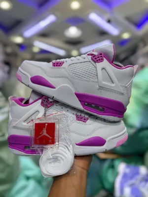Ladies Jordan 4 OG Retro.