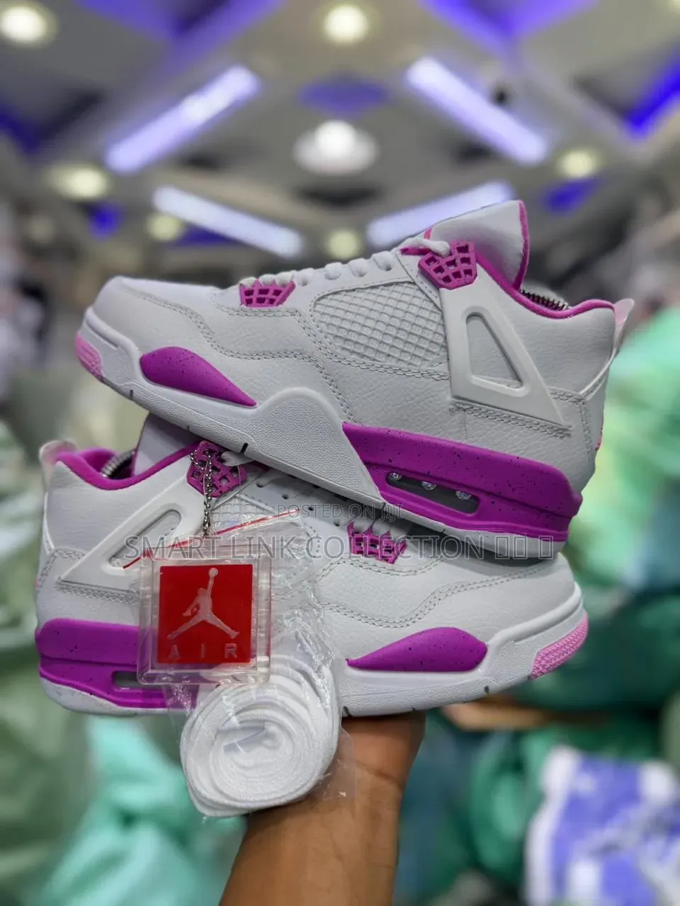 Ladies Jordan 4 OG Retro.
