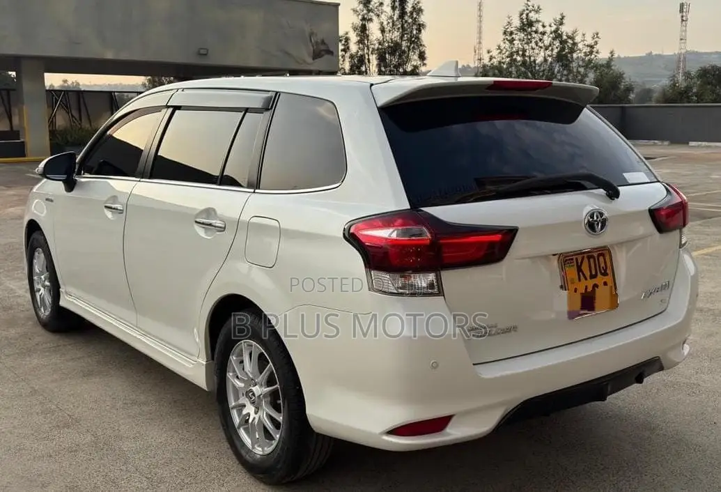Toyota Corolla Fielder 2017 White
