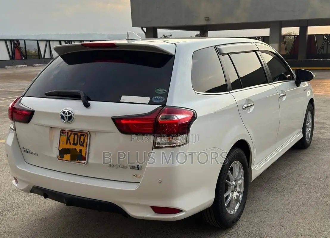 Toyota Corolla Fielder 2017 White