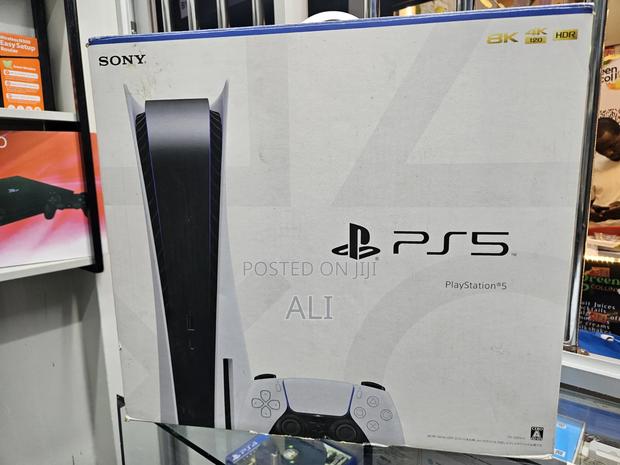 Chipped PS5 Standard With 8 Games