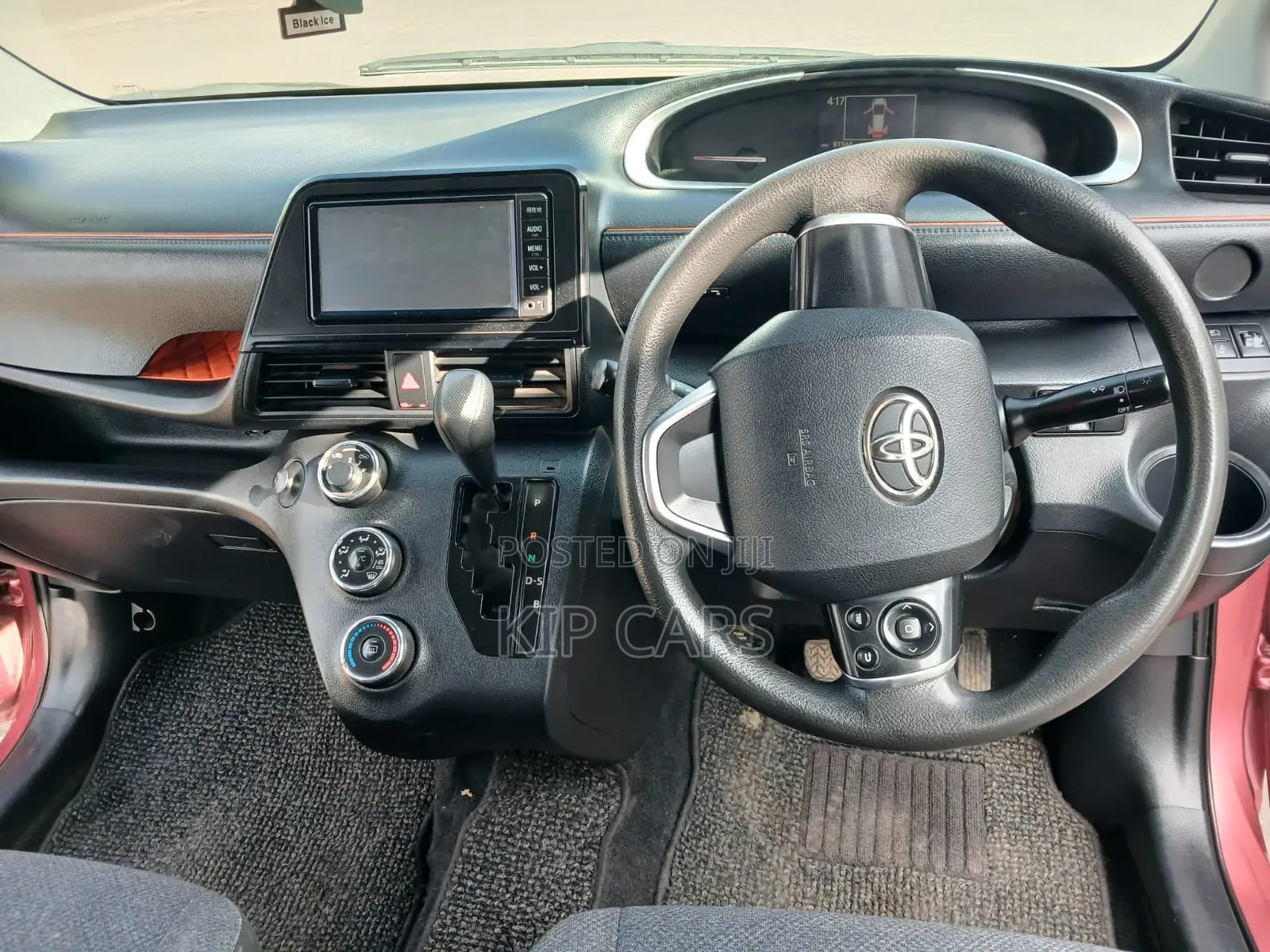 Toyota Sienta 1.5 FWD (6-seater) 2017 Maroon