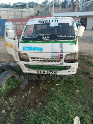 Toyota Grand HiAce 2000 White