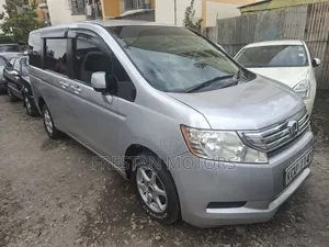 Honda Stepwgn 2012 Silver