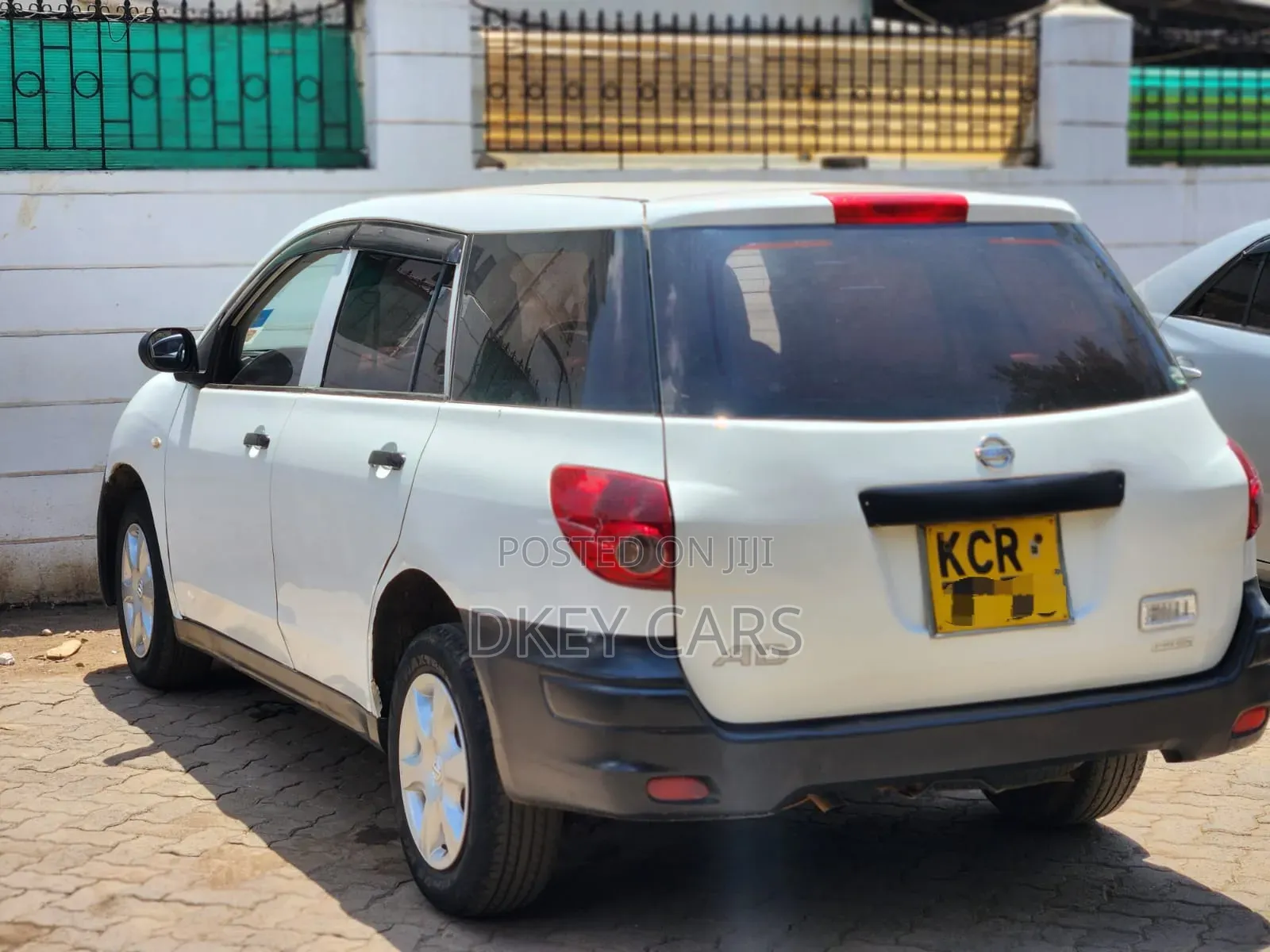 Nissan Advan 2013 White