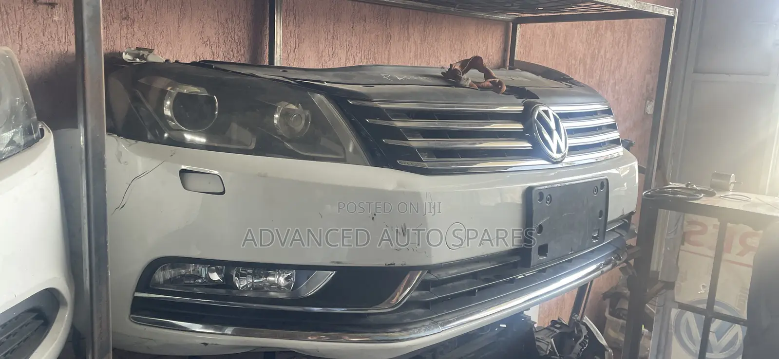 VW Passat Nosecut