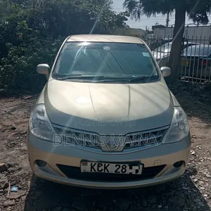 Nissan Tiida 1.5L 16V 2011 Gold