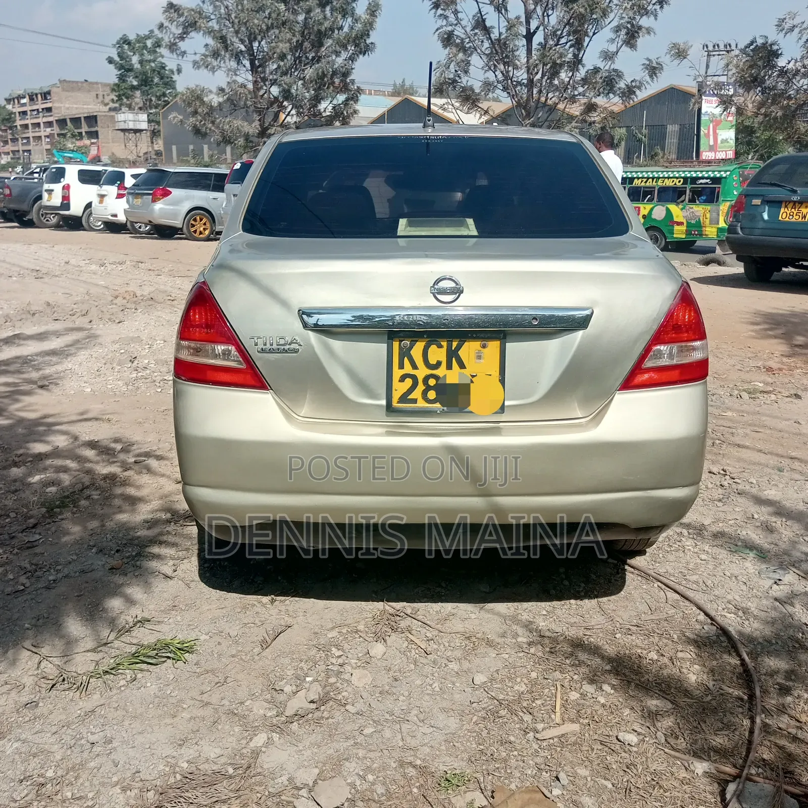 Nissan Tiida 1.5L 16V 2011 Gold