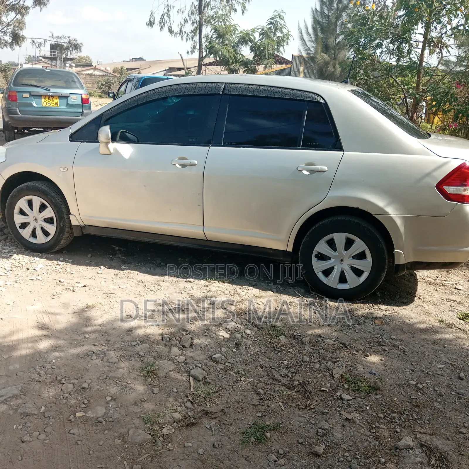 Nissan Tiida 1.5L 16V 2011 Gold