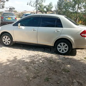 Nissan Tiida 1.5L 16V 2011 Gold