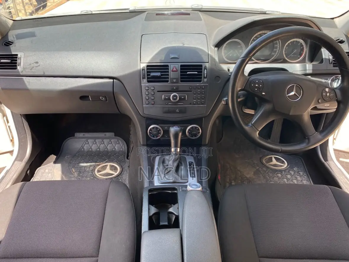 Mercedes-Benz C200 2010 Silver