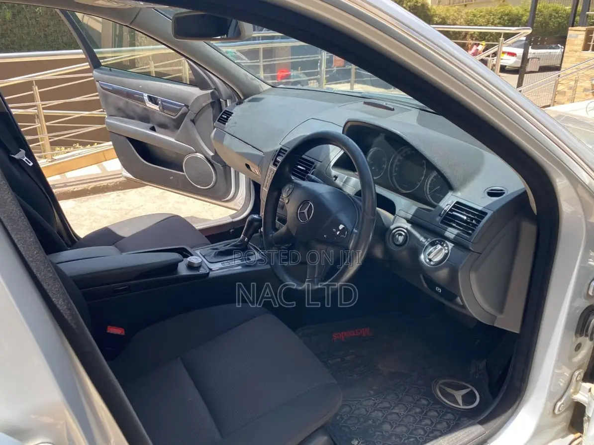 Mercedes-Benz C200 2010 Silver
